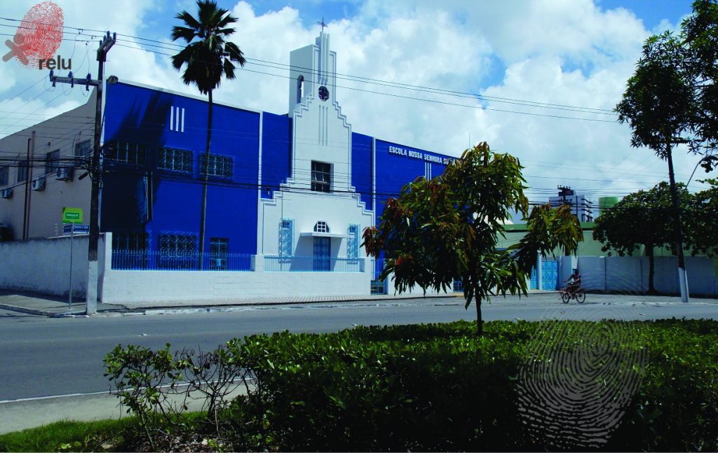Foto em destaque da igreja do Colégio Amparo e Praça Centenário