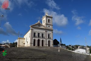 Foto da Igreja Matriz de Nossa Senhora da Conceição vista de longe