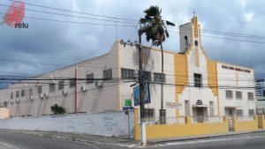 Foto recente da capela da escola de Nossa Senhora do Amparo vista do ângulo esquerdo