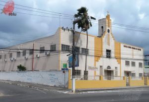 Foto recente da escola Nossa Senhora do Amparo vista de lado