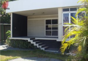 Foto recente da residência em outra perspectiva