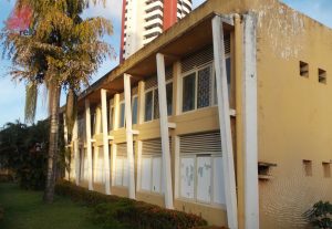 Foto recente da Faculdade de Odontologia vista de lado