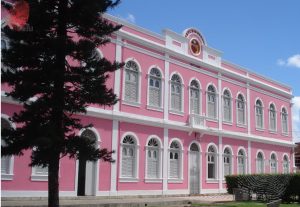 Foto recente da escola Bom Conselho vista do ângulo esquerdo